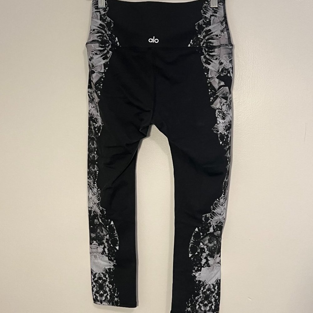 Alo Yoga Black High Waisted Airbrush Capri - XS, Black Crystal